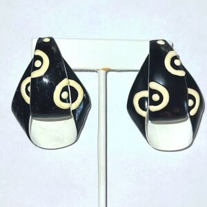Pierced earrings post black white loops Circles dots